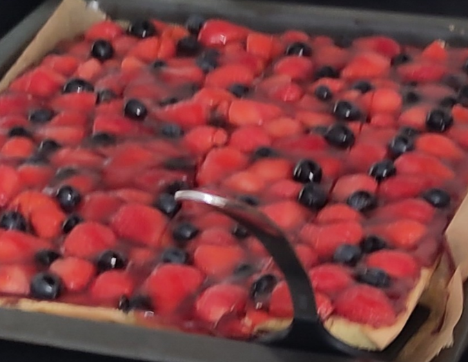 Todo Erdbeer-/Blaubeerkuchen