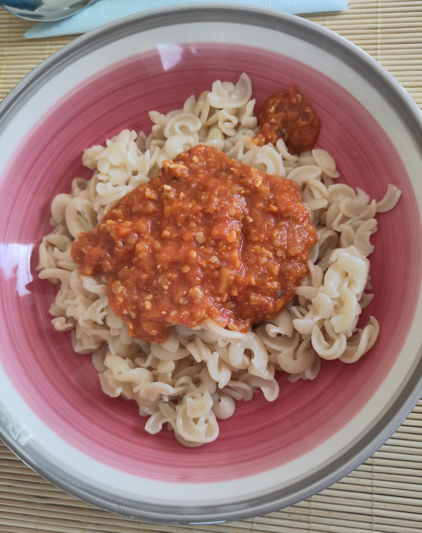 Nudeln mit veganer Bolognese